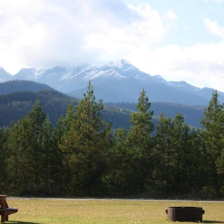 Twin Peaks Resort Valemount Exterior photo