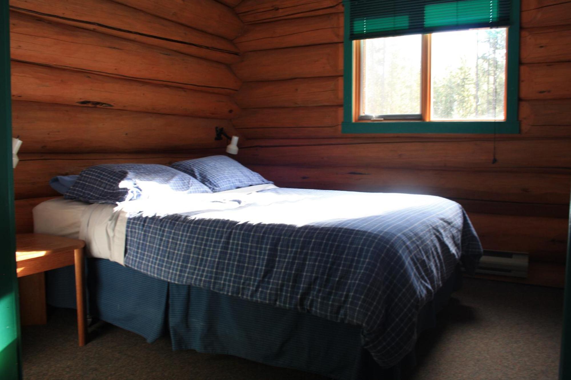 Twin Peaks Resort Valemount Exterior photo