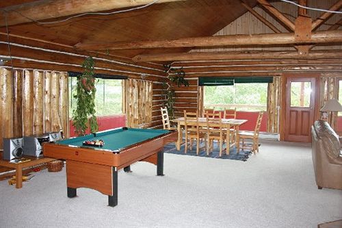 Twin Peaks Resort Valemount Exterior photo