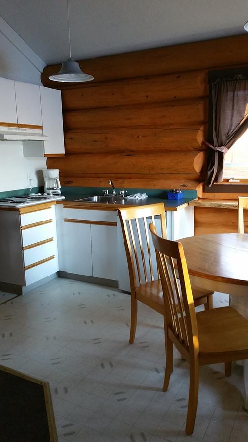 Twin Peaks Resort Valemount Exterior photo