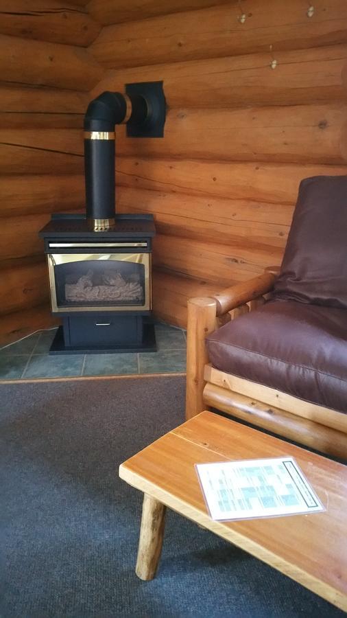 Twin Peaks Resort Valemount Exterior photo