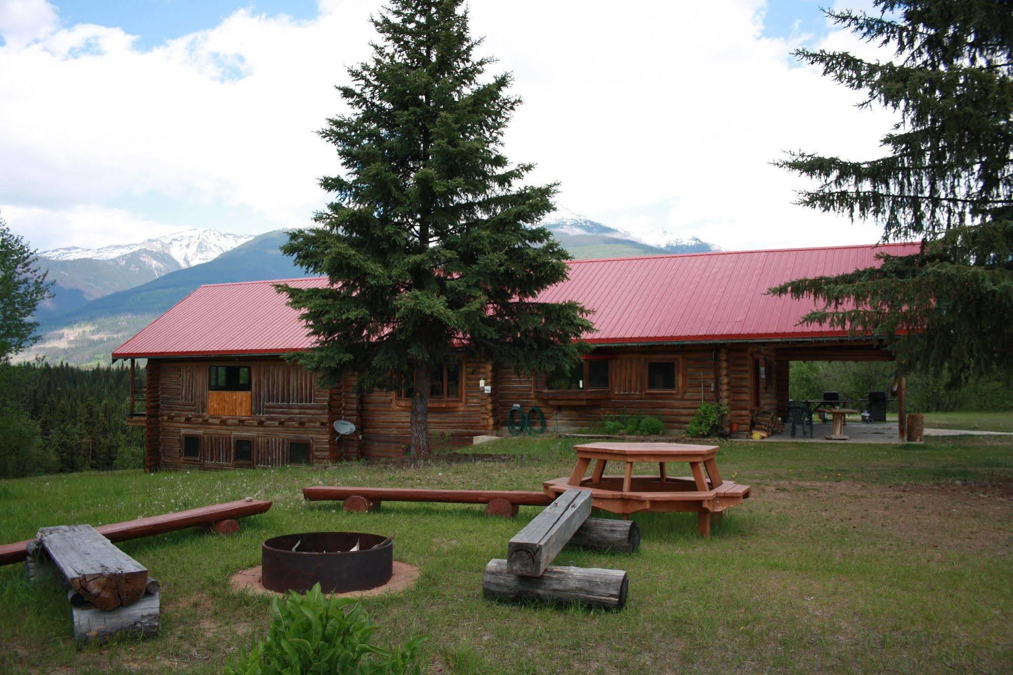 Twin Peaks Resort Valemount Exterior photo