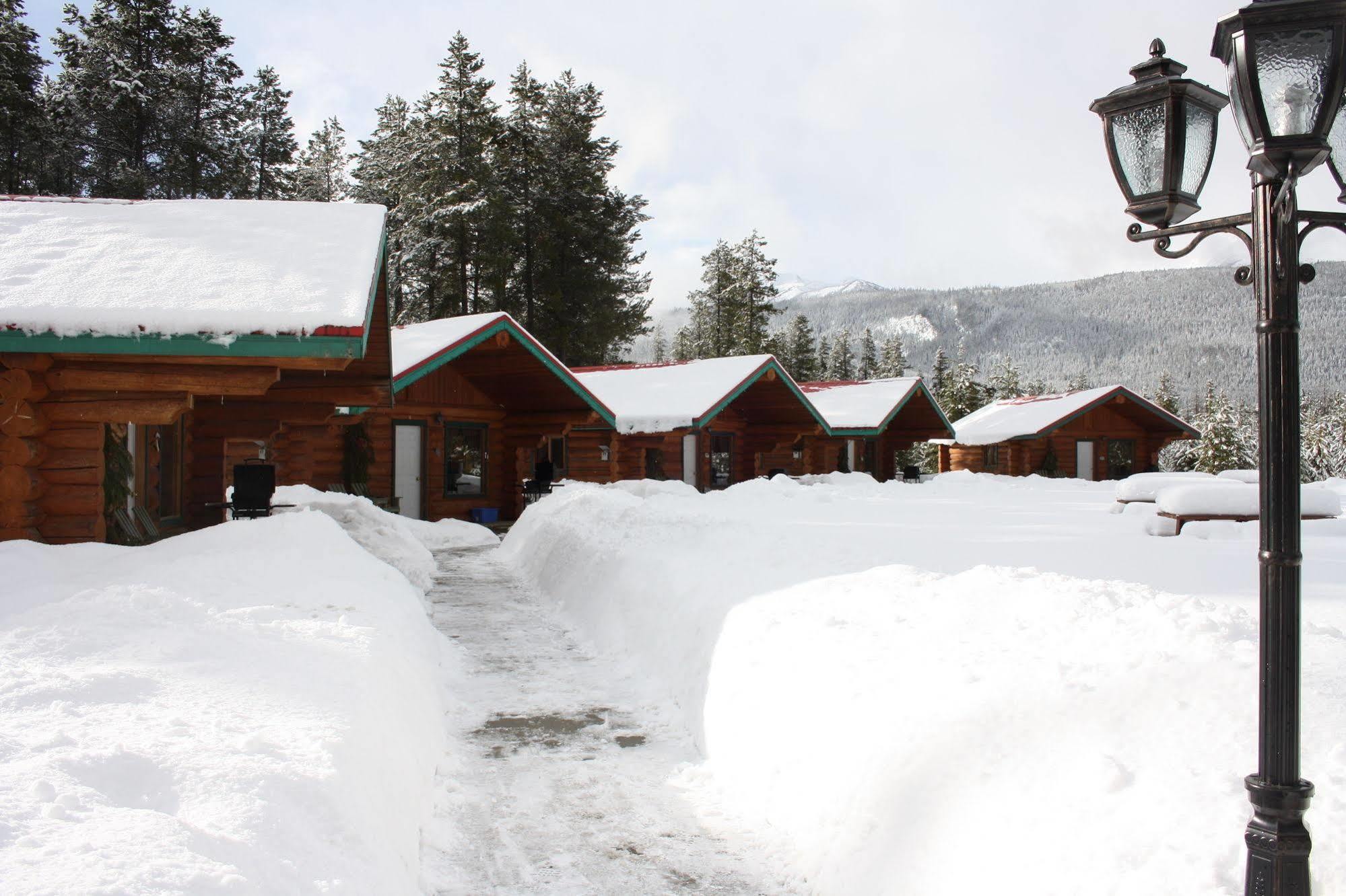 Twin Peaks Resort Valemount Exterior photo