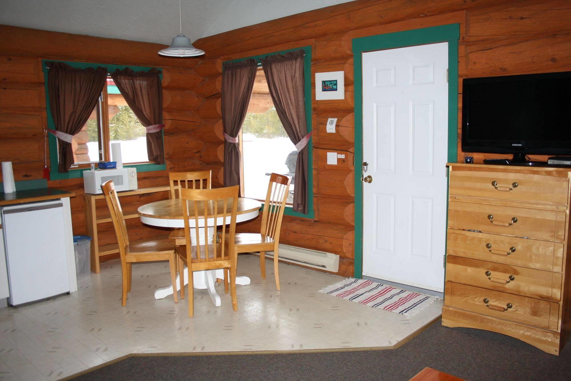 Twin Peaks Resort Valemount Exterior photo