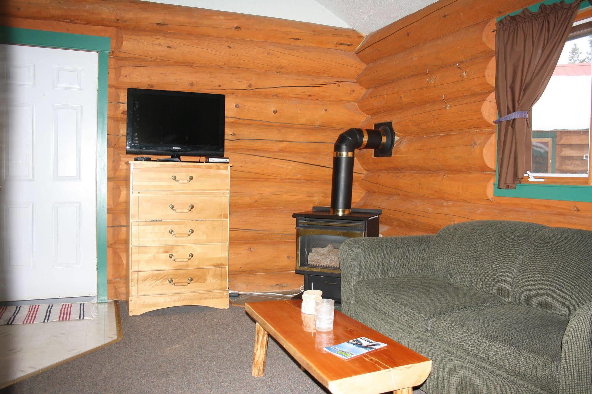 Twin Peaks Resort Valemount Exterior photo