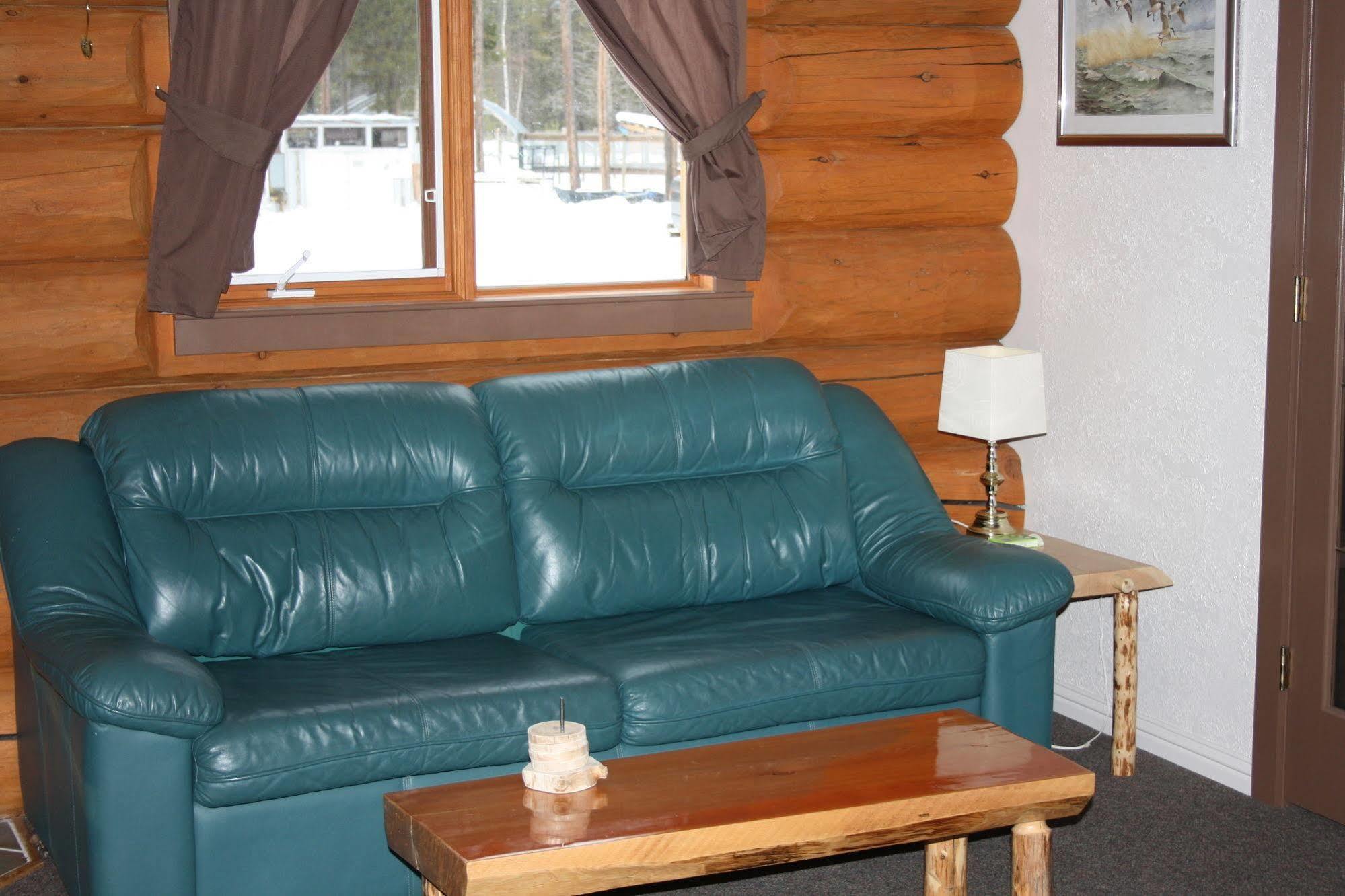 Twin Peaks Resort Valemount Exterior photo