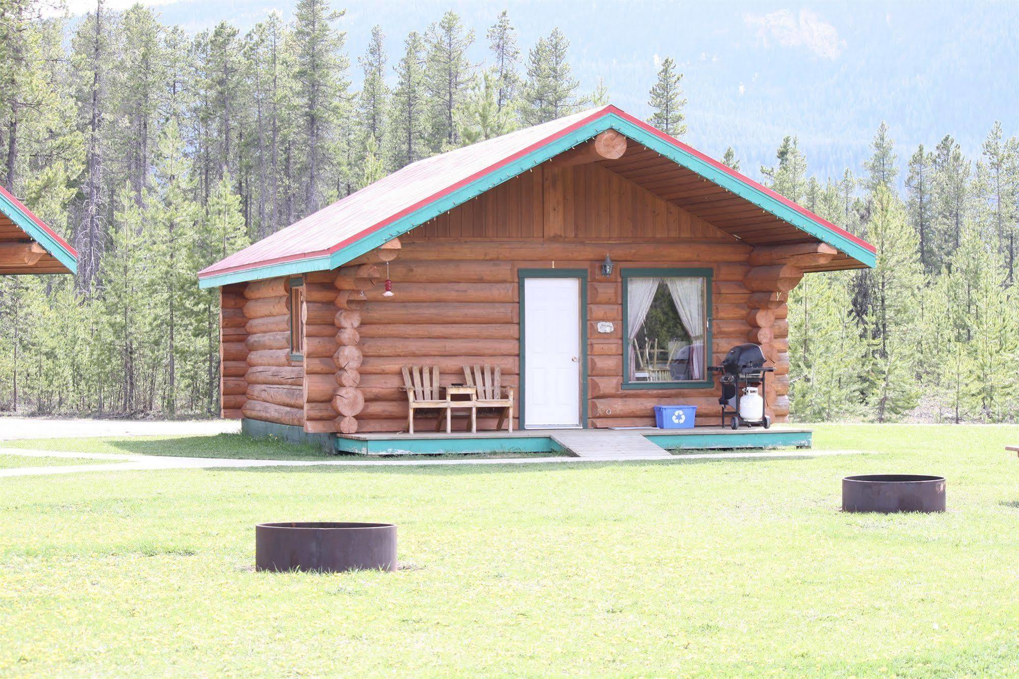 Twin Peaks Resort Valemount Exterior photo